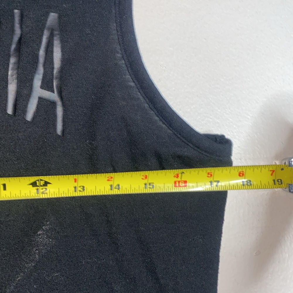 🎈Adorable black workout tee with cute back design! - Picture 5 of 7
